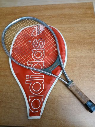 Raqueta Adidas.54 cm de larga
