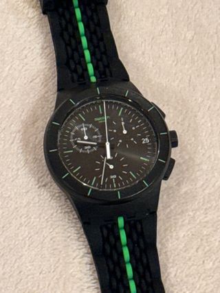 Reloj de Swatch negro y verde