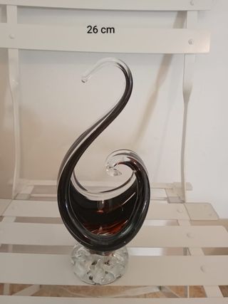 Figura de cristal coloreado. 26 cm de alto