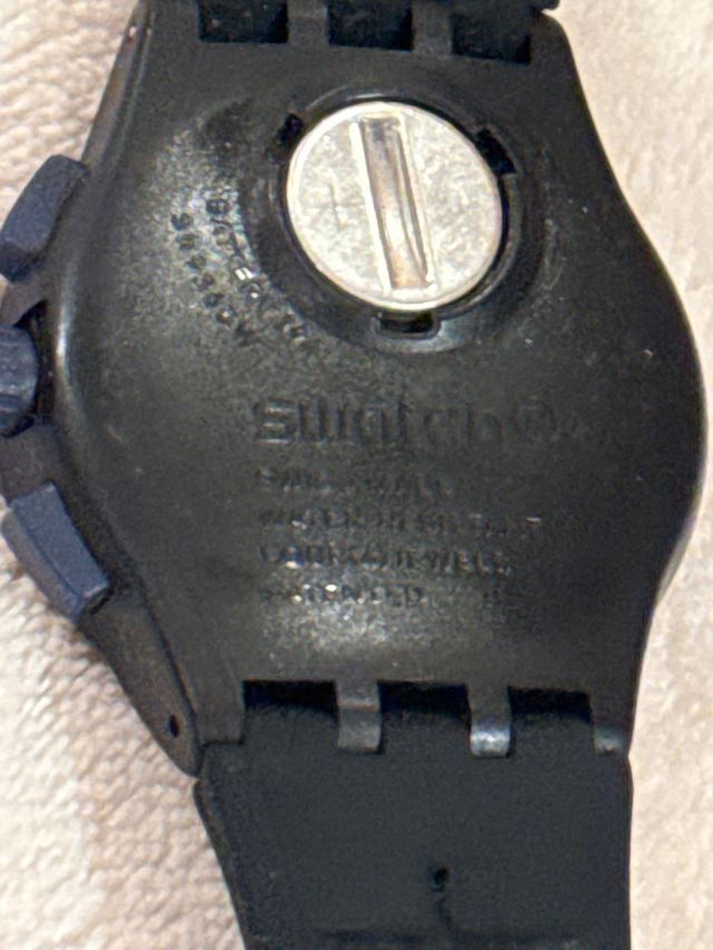 Reloj swatch negro y azul marino