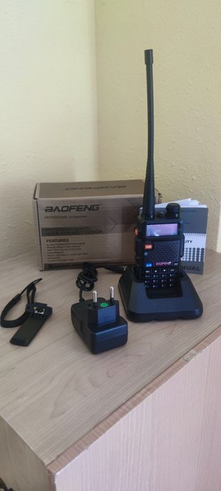 Walkie Talkie BAOFENG BF UV-5R 5-Watt