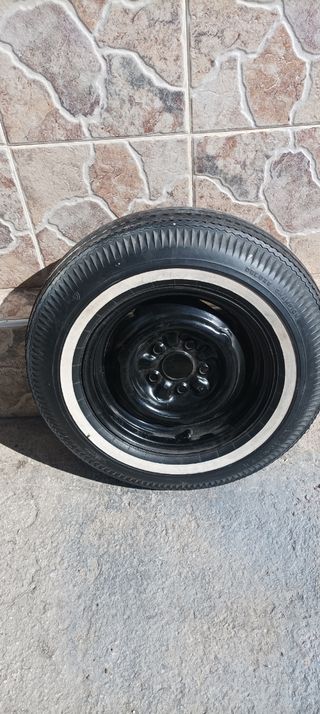 Rueda de coche clásico 
