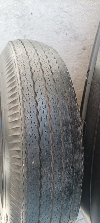 Rueda de coche clásico 