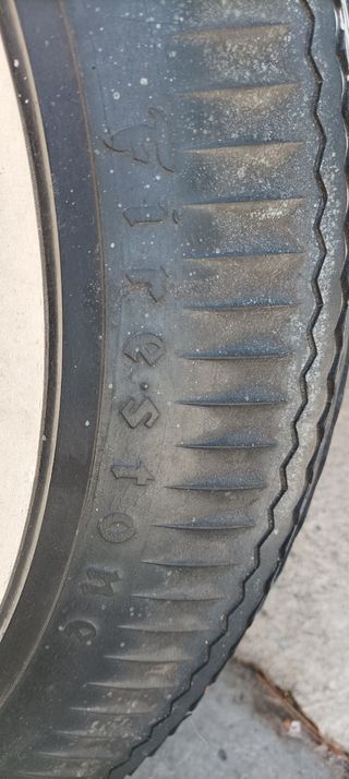 Rueda de coche clásico 