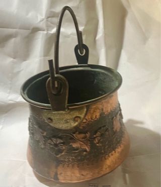 Arte antiguo/ marmita cobre/laton con gravados
