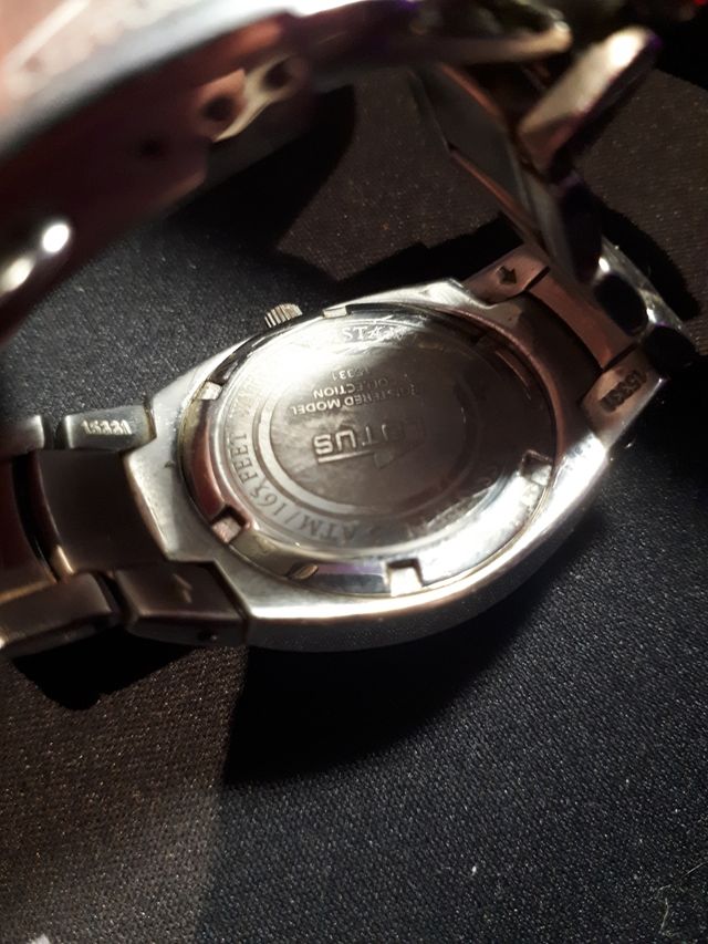 Reloj Lotus