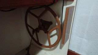 Maquina coser antigua.