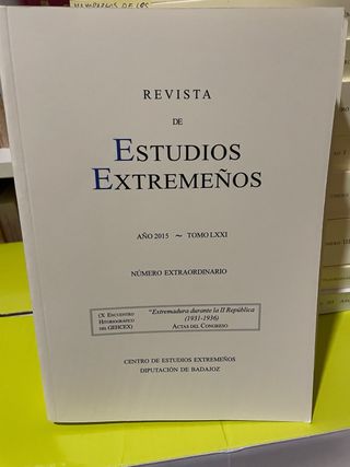Lote 30 revistas de Estudios Extremeños