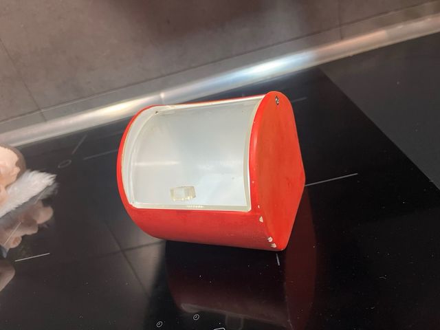 Saliera rossa per cucina in metacrilato e ceramica