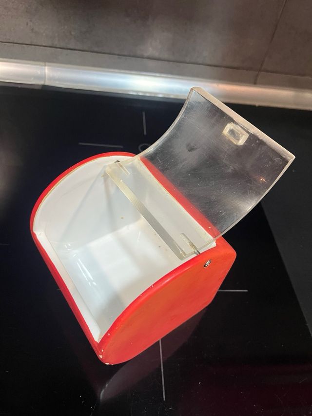 Saliera rossa per cucina in metacrilato e ceramica