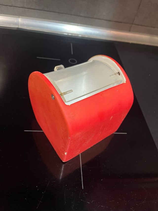 Saliera rossa per cucina in metacrilato e ceramica