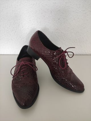 Zapatos de piel granates