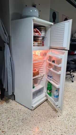 Nevera con congelador mediana