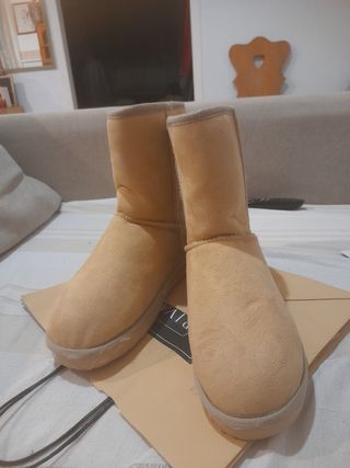 Stivaletti imbottiti tipo UGG