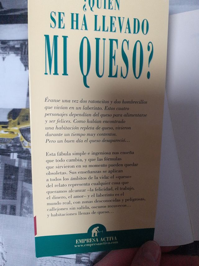 ¿Quién se ha llevado mi queso?: Cómo adaptarnos en un mundo en constante cambio (Spanish Edition)