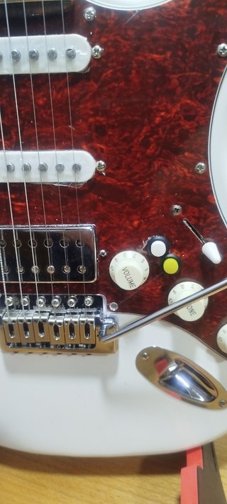 Guitarra exclusiva tipo Stratocaster