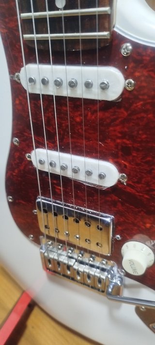 Guitarra exclusiva tipo Stratocaster
