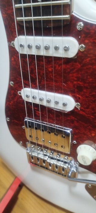 Guitarra exclusiva tipo Stratocaster