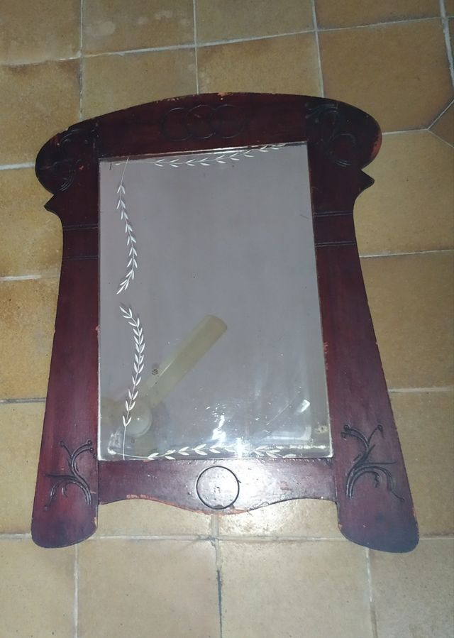 Espejo de madera y cristal biselado