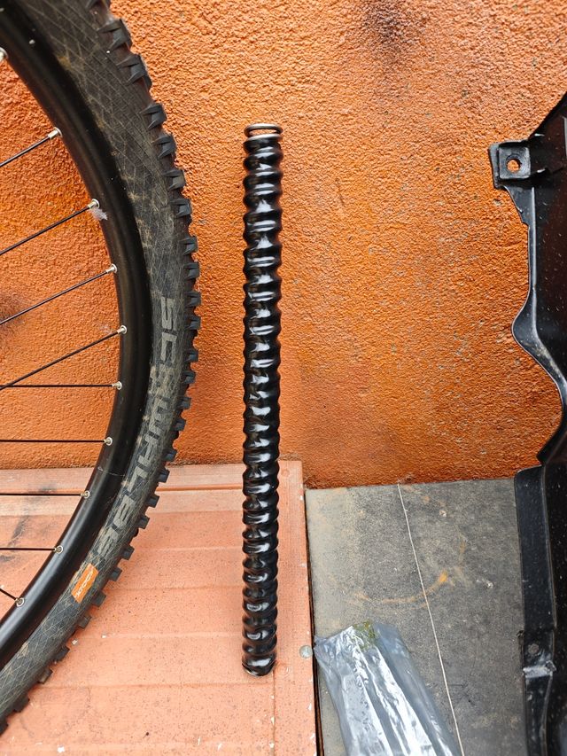 Horquilla marzochi 200mm DH 27.5 equipamiento.