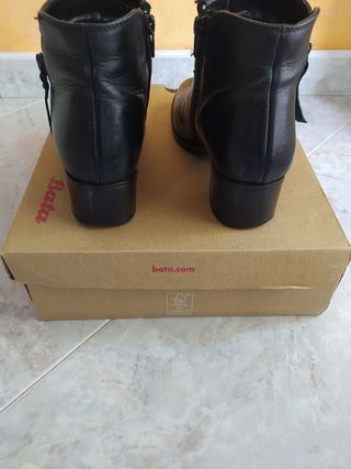Stivaletti donna BATA 