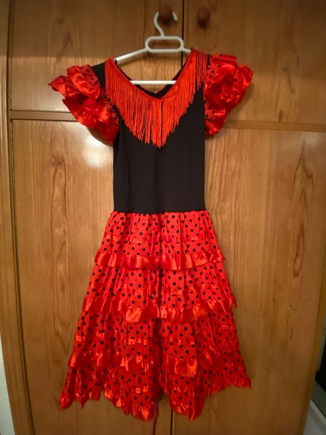 Traje de sevillana para niña