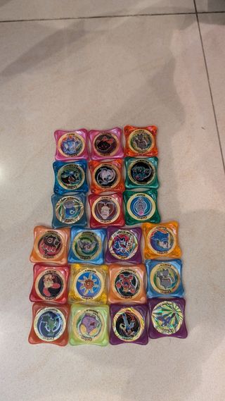 Lote de tazos e imanes pokemon