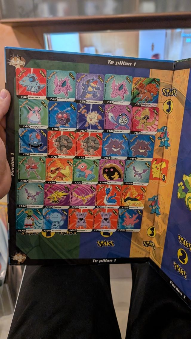 Set di tazze e magneti Pokemon