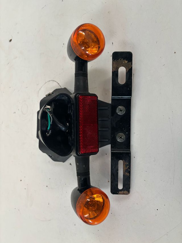 PORTAMATRICULAS INTERMITENTES HYOSUNG GV125S