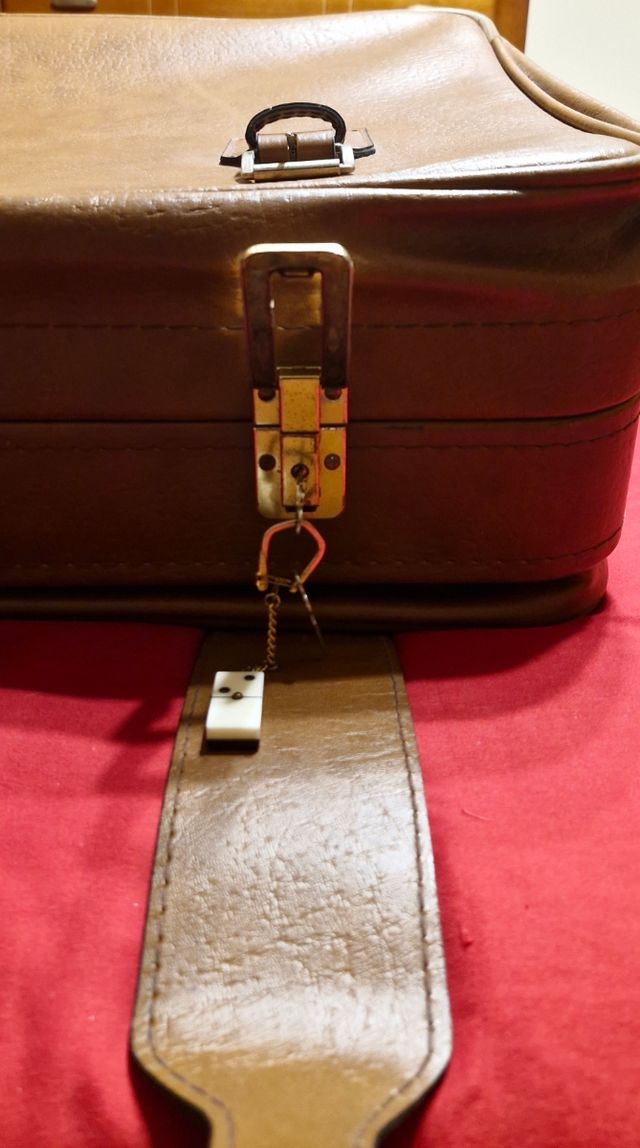 Valigia antica in pelle vintage