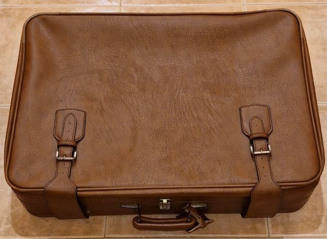 Valigia antica in pelle vintage