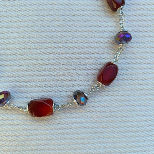 Collana con pietre e cristalli