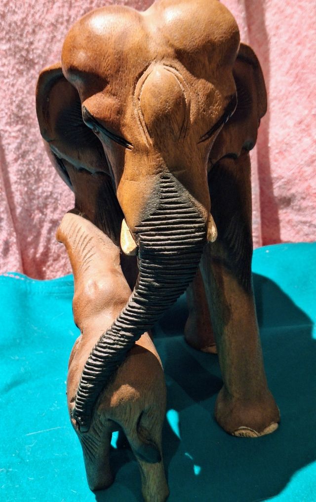 ELEFANTES DE MADERA MACIZA