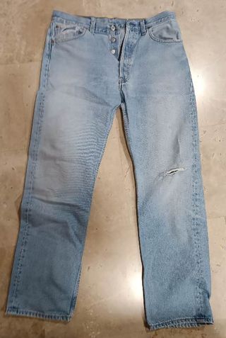 Pantalón Levis 501 etiqueta roja botones