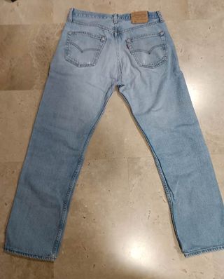 Pantalón Levis 501 etiqueta roja botones