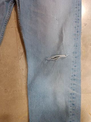 Pantalón Levis 501 etiqueta roja botones