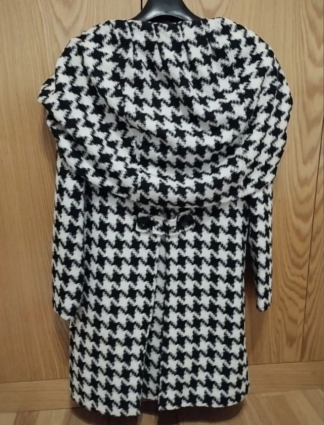 Abrigo:"Blanco y negro", con botones !!!