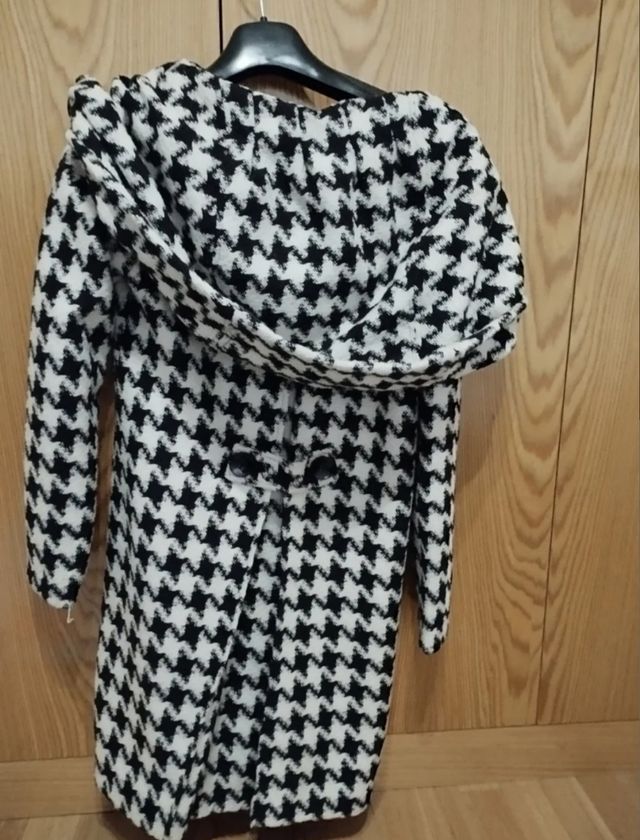 Abrigo:"Blanco y negro", con botones !!!