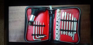 Set cacciavite con chiavi e astuccio