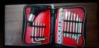 Set cacciavite con chiavi e astuccio