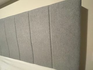Cabecero tapizado color gris para cama de 150 cm