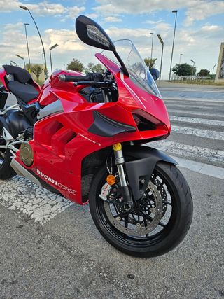 Ducati panigale v4