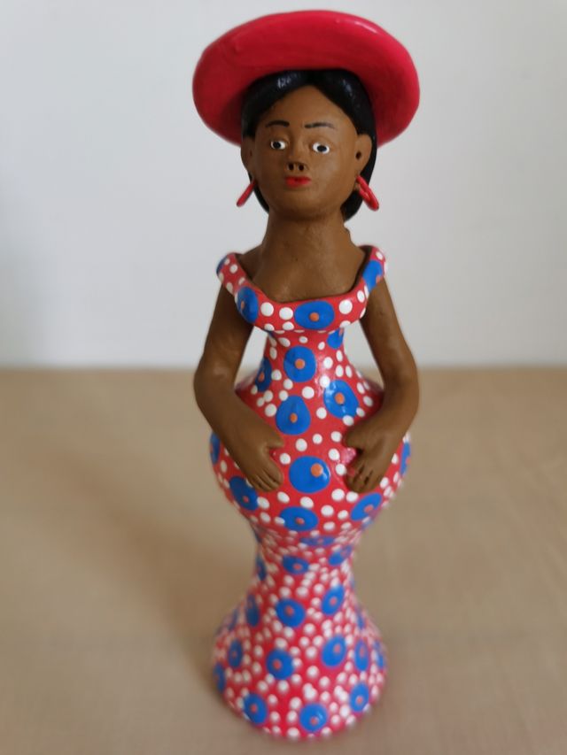 Rara statuetta vintage di donna America Latina