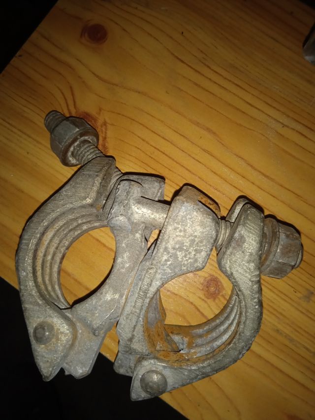 Anclajes tubos andamios