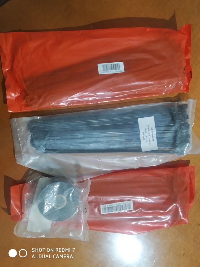 Presillas y cinta aislante