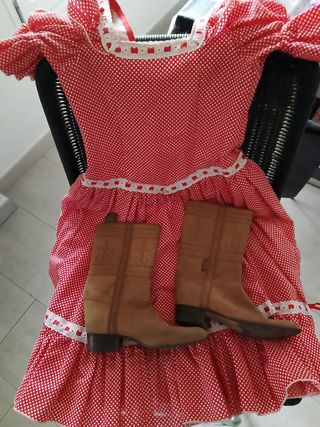 Bata rociera y botas 