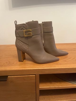 Botines de tacón hebillas Guess Nuevas