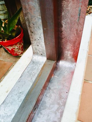 BANDEROLA DE PARED PARA COMERCIO