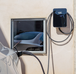INSTALACIÓN DE CARGADOR ELECTRICO V2C