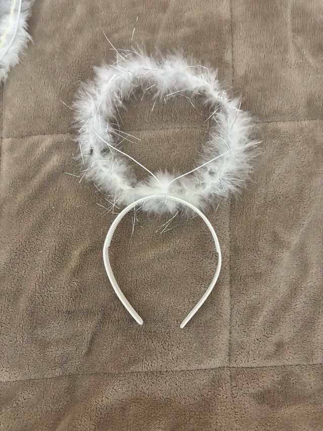 Asas de anjo e bandana